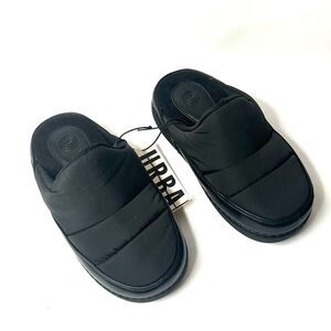 Urban Outfitters Mules Black Size 6 indoor/outdoor Slip-On Slippers Lily Puffy